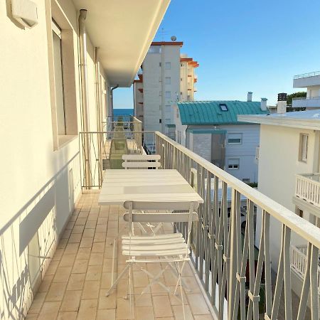 Appartamenti Cristina Carraro Immobiliare - Family Apartments Lido di Jesolo Exterior foto