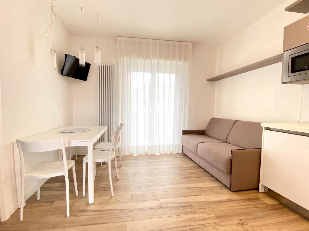 Appartamenti Cristina Carraro Immobiliare - Family Apartments Lido di Jesolo Exterior foto