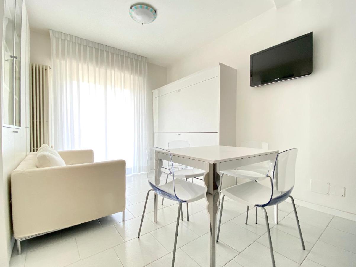 Appartamenti Cristina Carraro Immobiliare - Family Apartments Lido di Jesolo Exterior foto