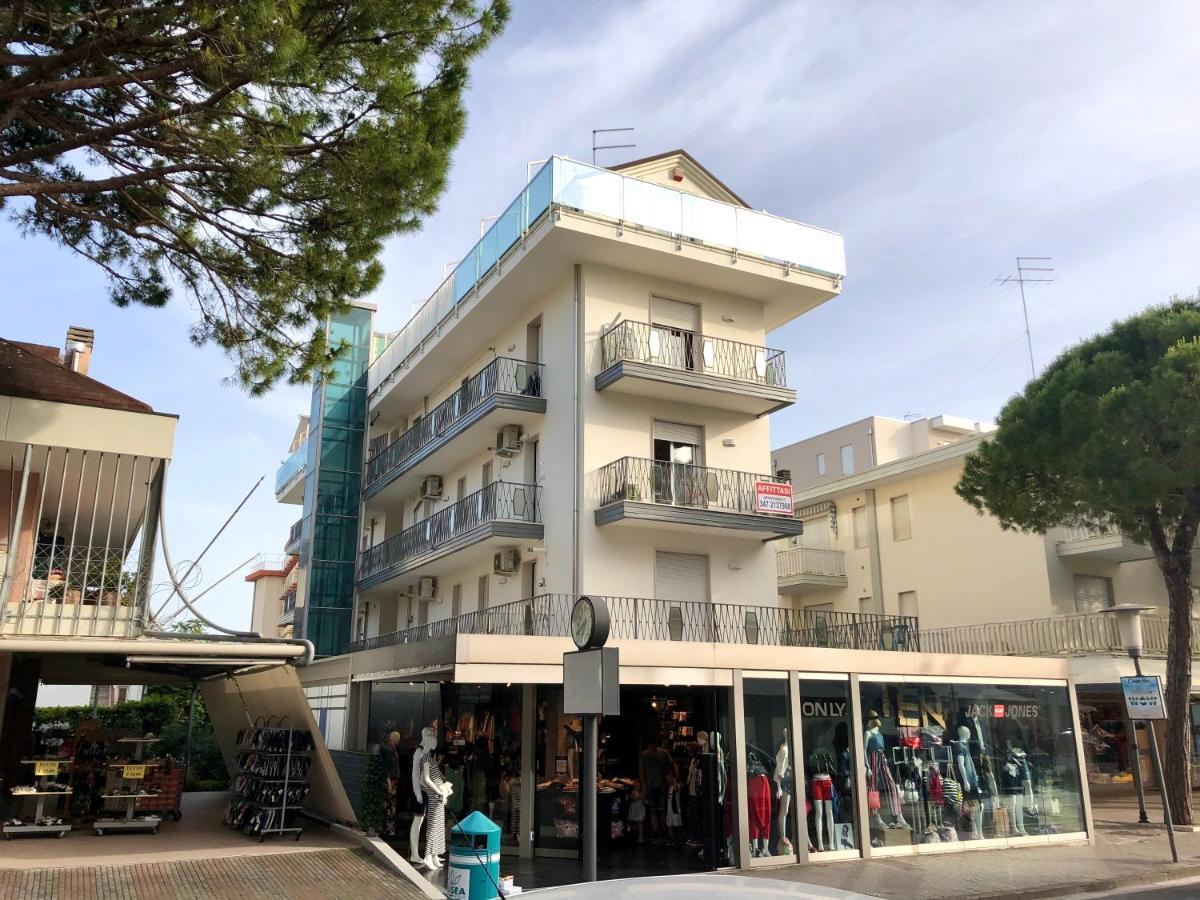 Appartamenti Cristina Carraro Immobiliare - Family Apartments Lido di Jesolo Exterior foto